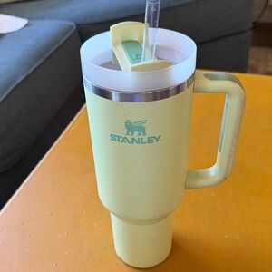 Stanley Green Travel Mug with Handle